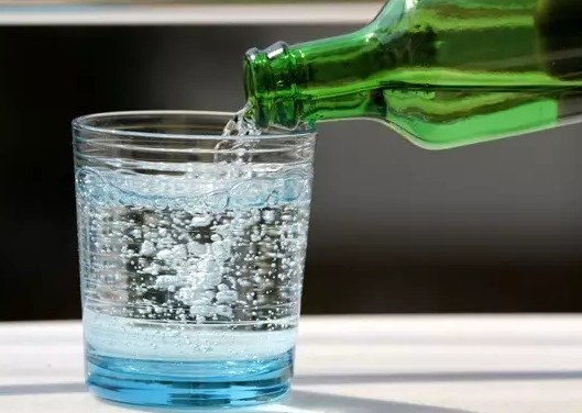 蘇打水是碳酸飲料嗎？蘇打水和碳酸飲料的區(qū)別