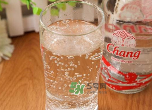 蘇打水是什么水？蘇打水喝多了會(huì)怎么樣？