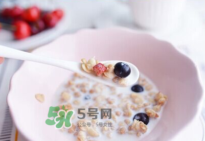 卡樂比梅果牛奶系列麥片好吃嗎？卡樂比梅果牛奶系列價格