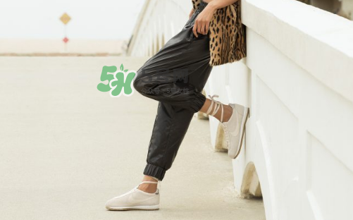 alc與nike cortez聯(lián)名在哪買？alc與耐克阿甘鞋聯(lián)名哪里有賣的？
