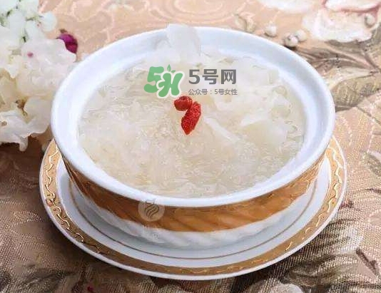 燕窩和銀耳的功效一樣嗎？燕窩和銀耳的區(qū)別？