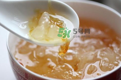 燕窩和銀耳的功效一樣嗎？燕窩和銀耳的區(qū)別？