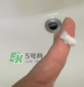 一葉子補水潔面乳怎么樣？一葉子補水洗面奶好用嗎？