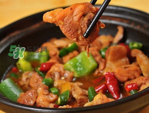 黃燜雞米飯多少錢一份？黃燜雞米飯?zhí)攸c是什么