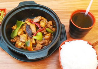 黃燜雞米飯多少錢一份？黃燜雞米飯?zhí)攸c是什么