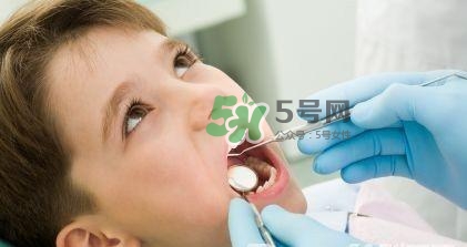 怎么防止寶寶長(zhǎng)蛀牙？別讓孩子吃大人的口水