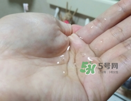 御泥坊水潤茶萃微囊黑面膜怎么用？