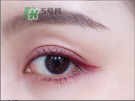 the estee edit眼影膏怎么用？酒紅色眼妝怎么畫