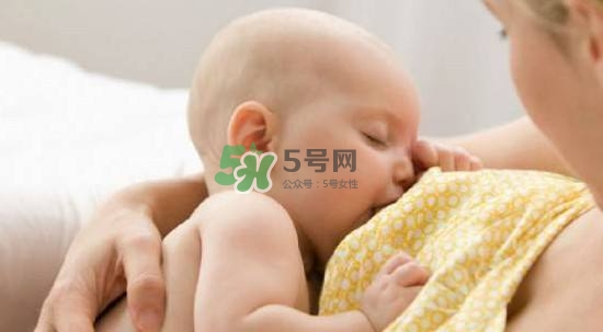 塞奶了有硬塊怎么辦？塞奶要熱敷還是冷敷？