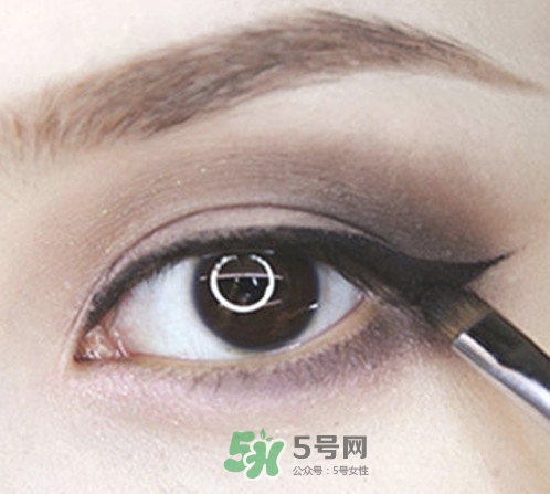 煙熏妝怎么畫？煙熏妝的畫法步驟圖解