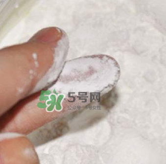 寶寶用爽身粉有危害嗎？爽身粉對(duì)寶寶有什么危害？