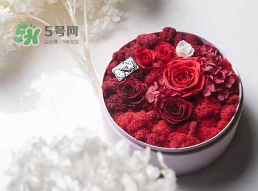 送永生花代表什么？一個男孩送自己永生花是什么意思？