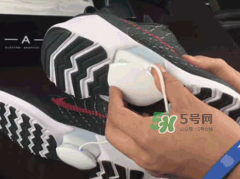 nike hyperadapt 1.0怎么充電？耐克自動系鞋帶鞋要充電嗎？