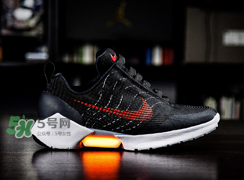 nike hyperadapt 1.0怎么充電？耐克自動系鞋帶鞋要充電嗎？
