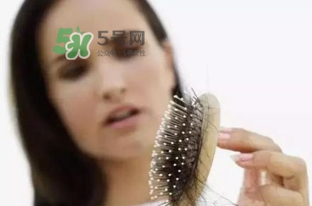 產(chǎn)后掉頭發(fā)很厲害怎么辦？產(chǎn)后掉頭發(fā)吃什么好？