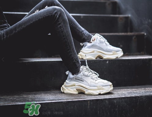 balenciaga triple s上腳效果怎么樣？巴黎世家復(fù)古訓(xùn)練鞋上腳