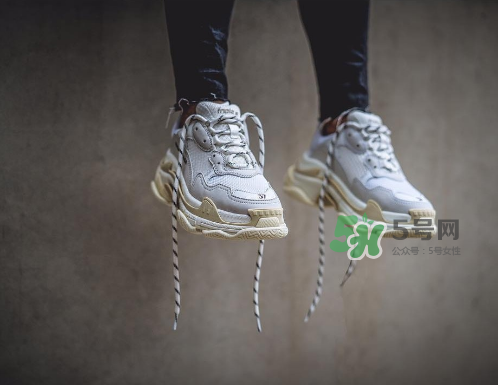balenciaga triple s上腳效果怎么樣？巴黎世家復(fù)古訓(xùn)練鞋上腳