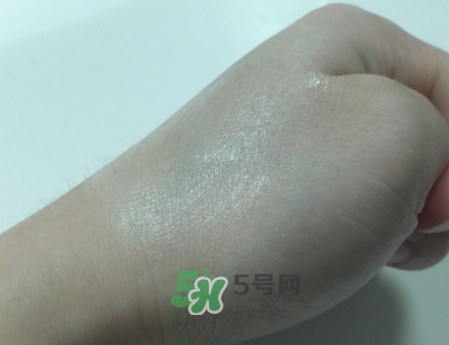 hr黑繃帶對痘痘有用嗎？赫蓮娜黑繃帶面霜使用心得