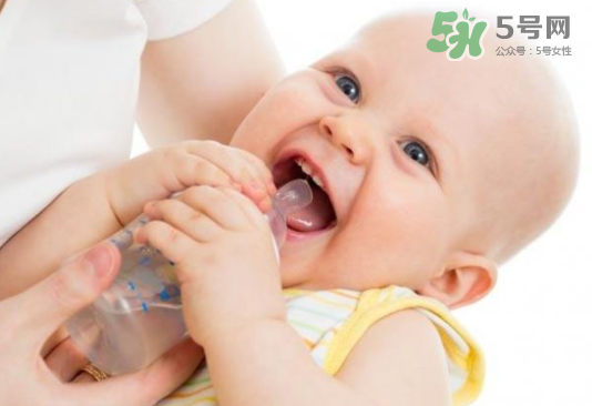 母乳和奶粉能混在一起吃嗎？母乳和奶粉混合喂養(yǎng)好嗎？