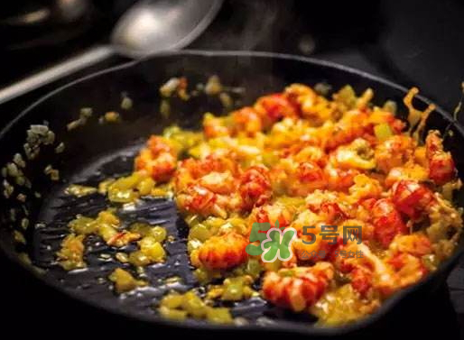 小龍蝦泡飯好吃嗎？小龍蝦泡飯怎么做好吃？