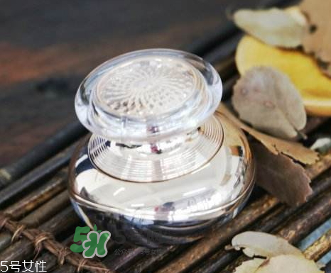 夢詩麗天璽瓊珍玉顏膏怎么樣？夢詩麗天璽膏有激素嗎？