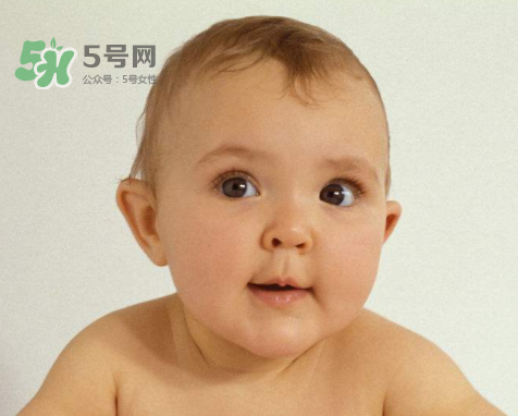 寶寶近視有什么癥狀？寶寶近視有什么表現(xiàn)？