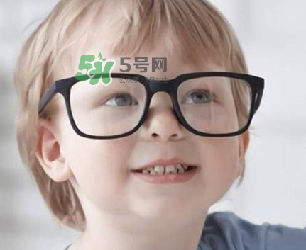 寶寶看電視對眼睛有影響嗎？寶寶看電視會近視眼嗎？