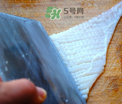 魷魚頭怎么切？魷魚怎么切花刀