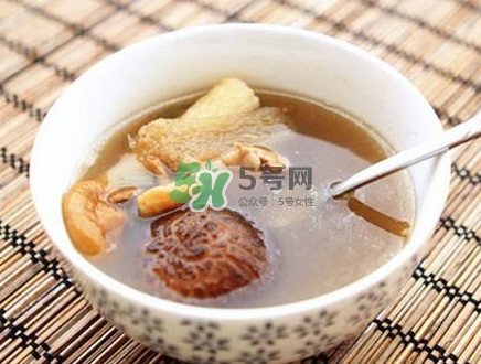 松茸煲排骨怎么做？松茸燉排骨有什么功效