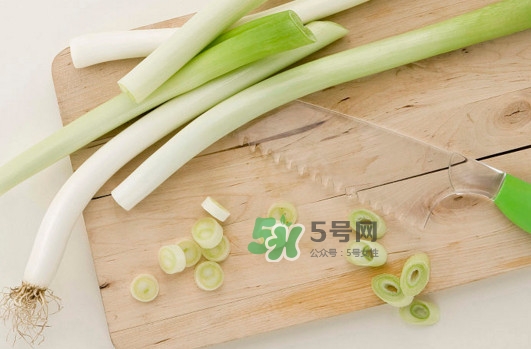 大蔥是蔥黃嗎？大蔥和蔥黃的區(qū)別