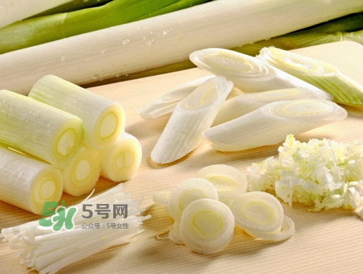 大蔥怎么切不辣眼睛？大蔥怎么做好吃