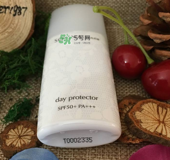 蘇菲娜白蕾絲防水嗎？蘇菲娜白蕾絲悶痘嗎？