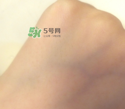 olay玉蘭油小白瓶小綠瓶哪個(gè)好？olay小白瓶小綠瓶區(qū)別
