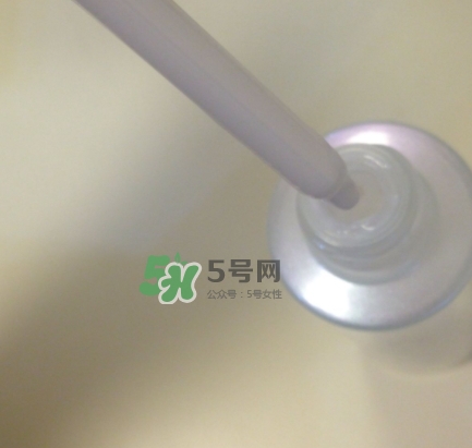 olay玉蘭油小白瓶小綠瓶哪個(gè)好？olay小白瓶小綠瓶區(qū)別