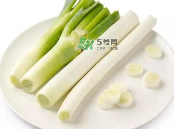 大蔥怎么切不辣眼睛？大蔥怎么做好吃