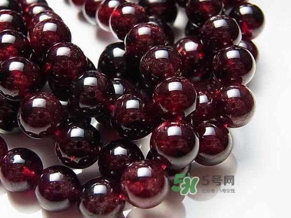 石榴石是什么做的？石榴是是怎么形成的？