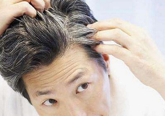 頭發(fā)白是什么原因引起的？頭發(fā)白吃什么能變黑？