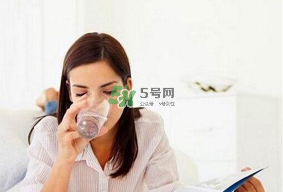 喝水就想小便是什么原因？喝水尿頻怎么辦？