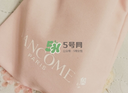 蘭蔻小黑瓶和sk2小燈泡哪個好？蘭蔻小黑瓶和小燈泡怎么用