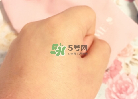蘭蔻小黑瓶和sk2小燈泡哪個好？蘭蔻小黑瓶和小燈泡怎么用