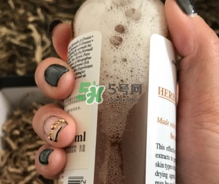 科顏氏金盞花水和黛珂紫蘇水哪個(gè)好？金盞花和紫蘇水對(duì)比