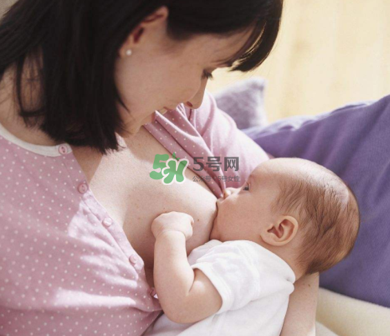 母乳喂養(yǎng)會(huì)乳糖不耐受嗎？母乳喂養(yǎng)會(huì)過(guò)度喂養(yǎng)嗎？