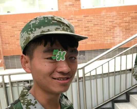 神似王寶強(qiáng)大一新生是誰？神似王寶強(qiáng)大一新生叫什么名字？