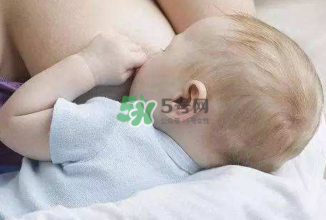 母乳喂養(yǎng)會積食嗎？純母乳喂養(yǎng)的寶寶會積食嗎？