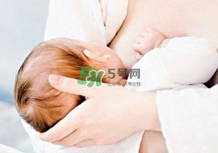 母乳喂養(yǎng)會積食嗎？純母乳喂養(yǎng)的寶寶會積食嗎？
