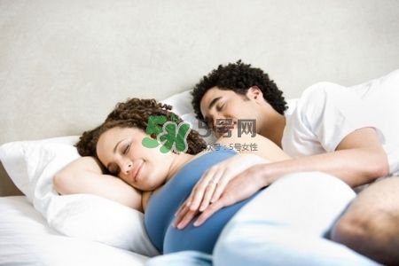 孕婦睡姿會(huì)影響寶寶嗎？孕婦睡姿對(duì)寶寶的影響