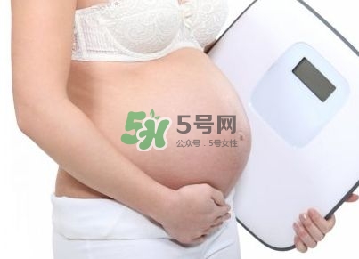 臍帶繞頸是什么原因造成的？臍帶繞頸是多休息還是多運(yùn)動(dòng)？