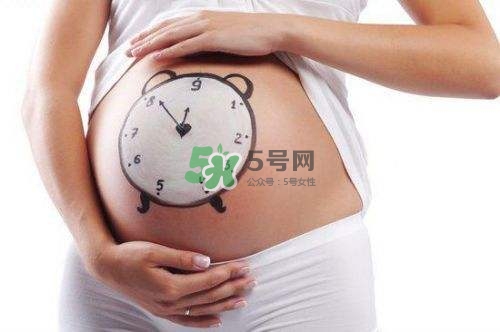 臍帶繞頸是什么原因造成的？臍帶繞頸是多休息還是多運(yùn)動(dòng)？