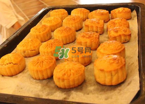 烤月餅用錫紙還是油紙？烤月餅是不是一定要墊錫紙？