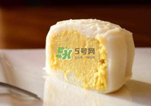 烤月餅刷蛋液還是蛋黃？月餅刷蛋液是全蛋液嗎？